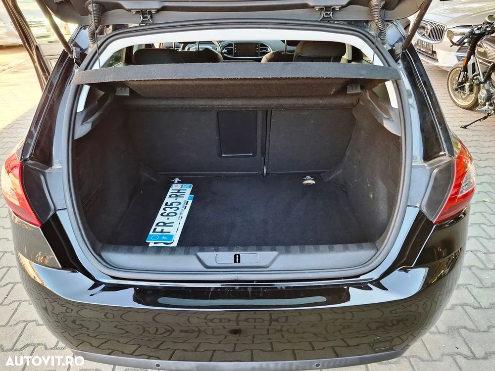 Peugeot 308 1.2 L PureTech Turbo S&S EAT8 Allure Pack - 10