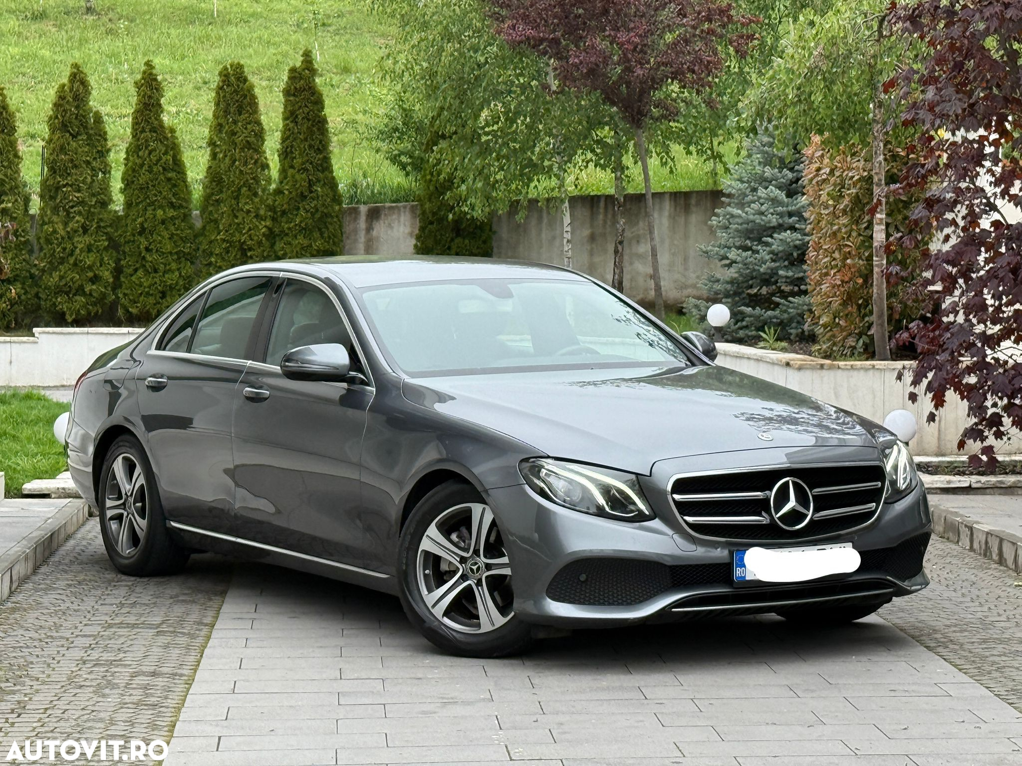 Mercedes-Benz E 200 d T 9G-TRONIC Avantgarde - 2