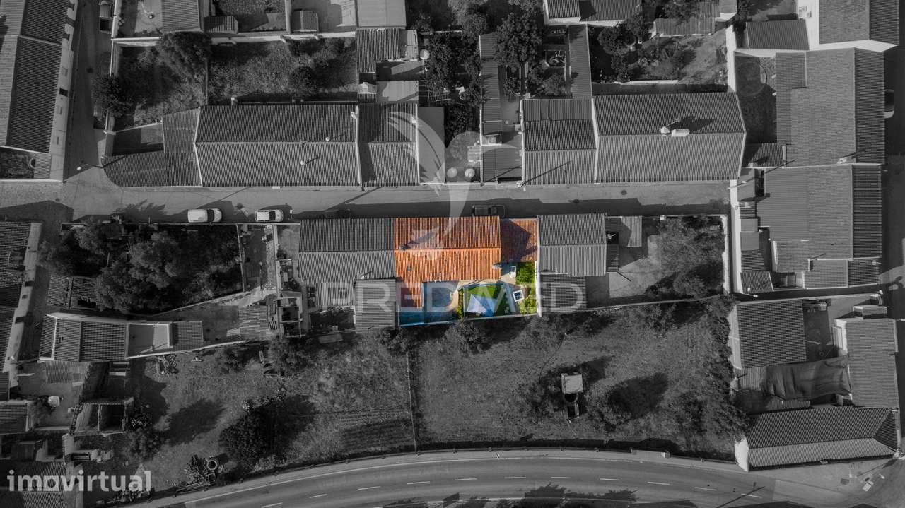 Moradia T3 térrea com quintal e garagem - Grande imagem: 2/28