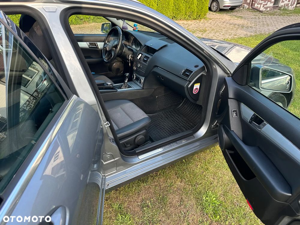 Mercedes-Benz Klasa C 200 CDI BlueEff Avantgarde - 4