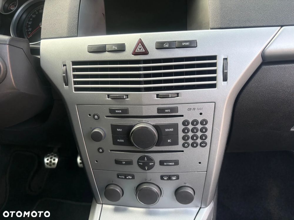 Opel Astra III GTC 1.6 T Cosmo - 10