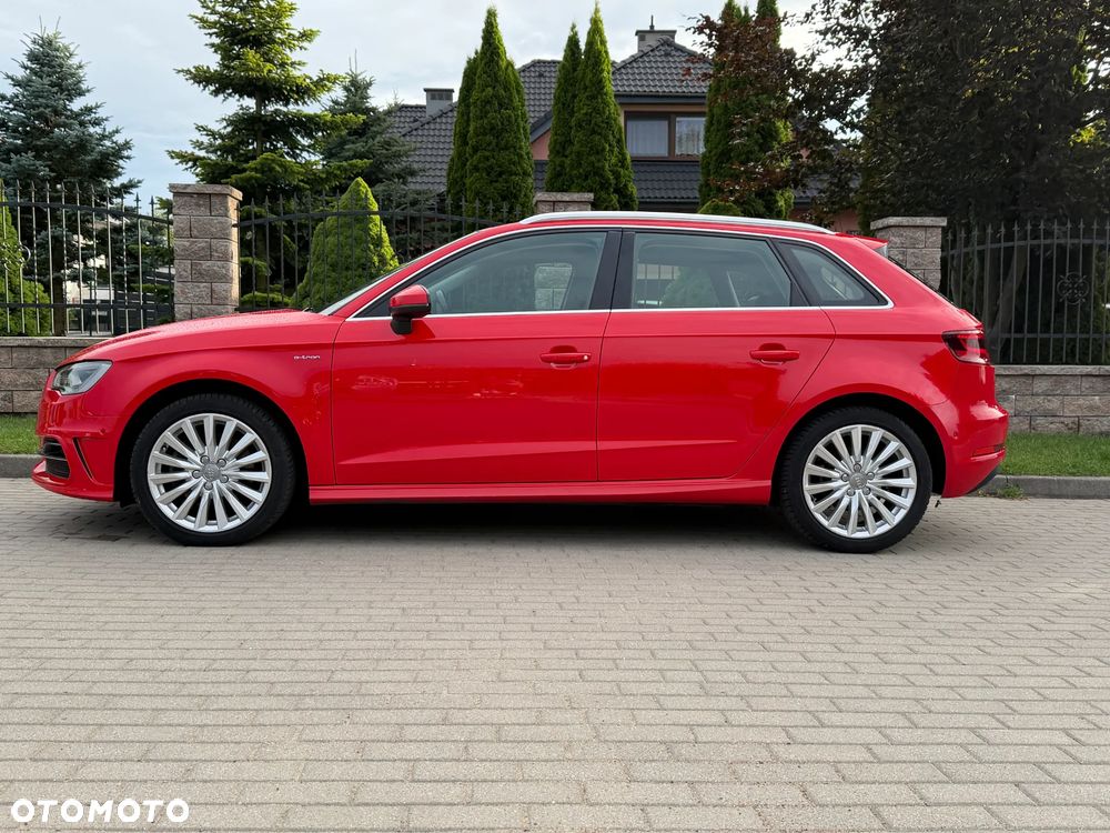 Audi A3 Sportback 1.4 TFSI e-tron S line Sportpaket - 2