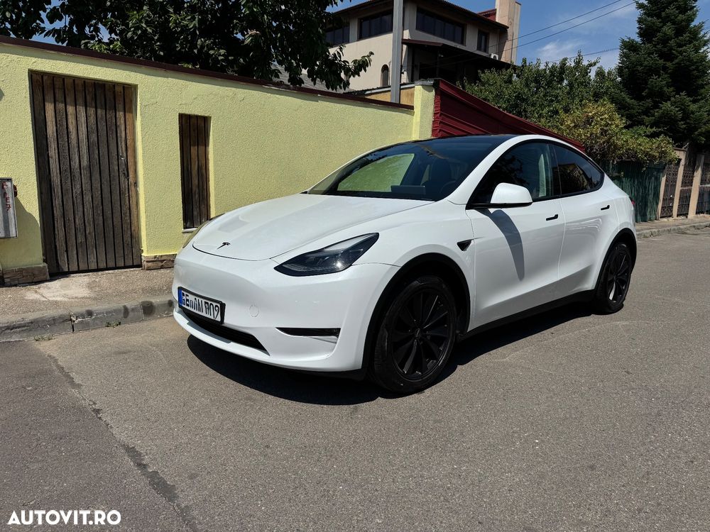 Tesla Model Y - 1