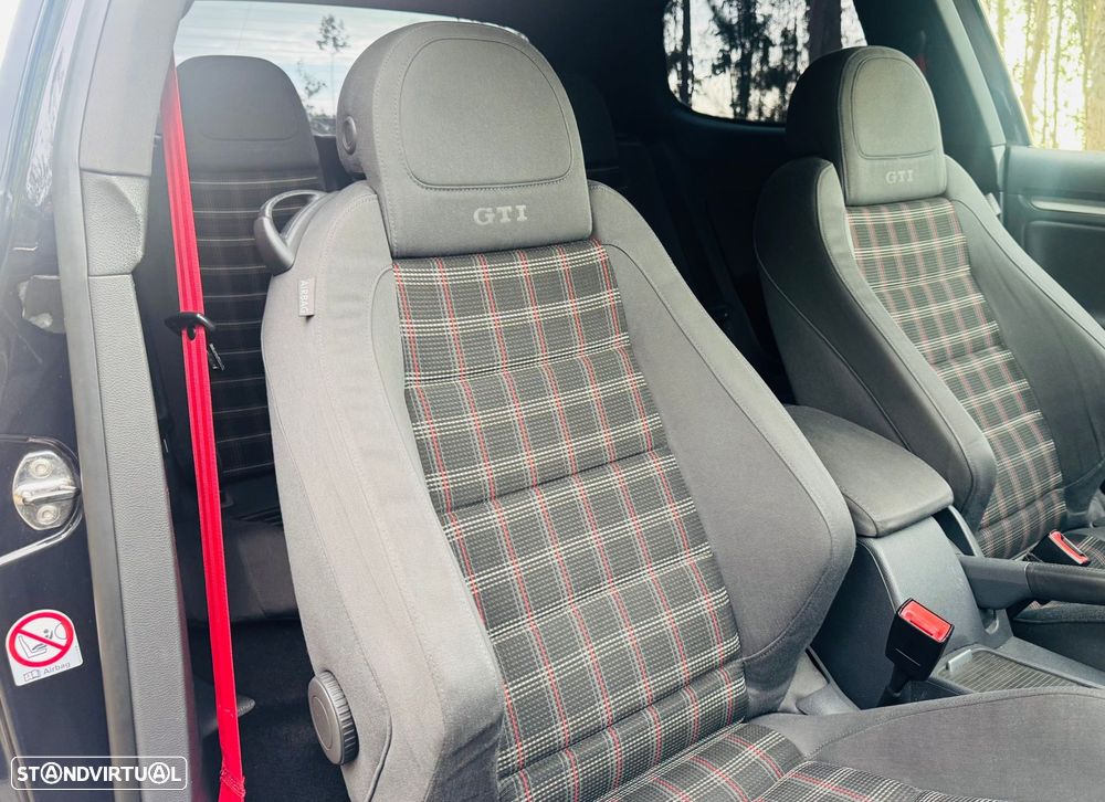 VW Golf 2.0 GTi - 29