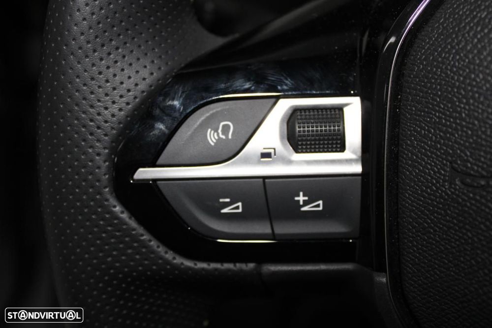 Peugeot e-2008 54 kWh GT - 15