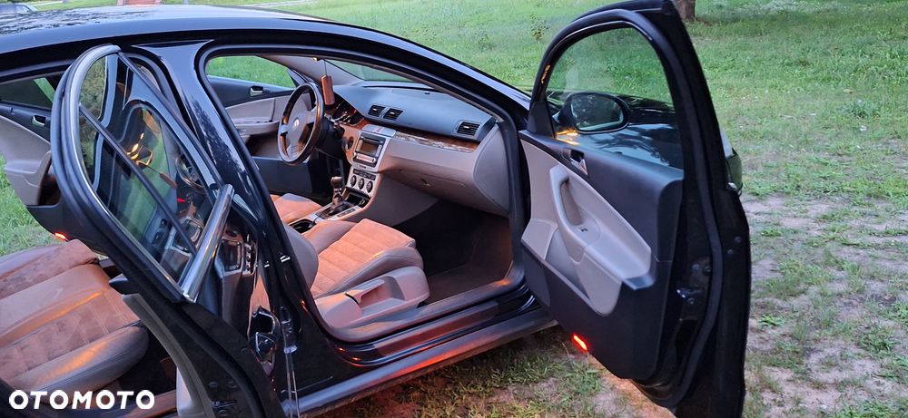 Volkswagen Passat 2.0 FSI Highline - 14