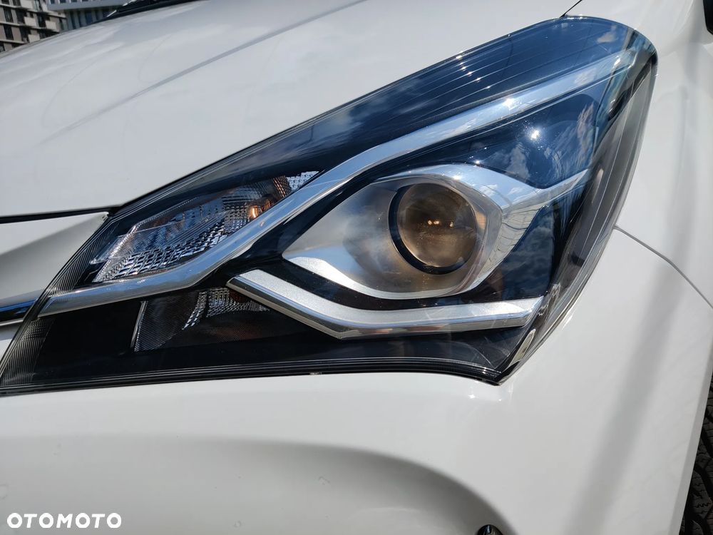 Toyota Yaris Hybrid 100 Premium EU6 - 11