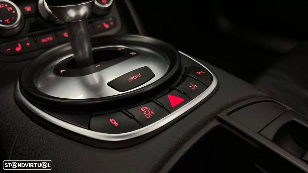 Audi R8 Spyder 5.2 FSi V10 quattro R-tronic - 31