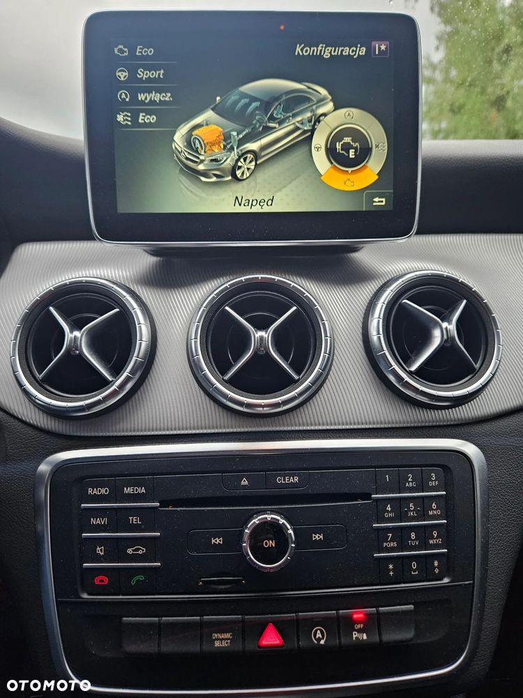 Mercedes-Benz CLA 200 7G-DCT Urban - 16