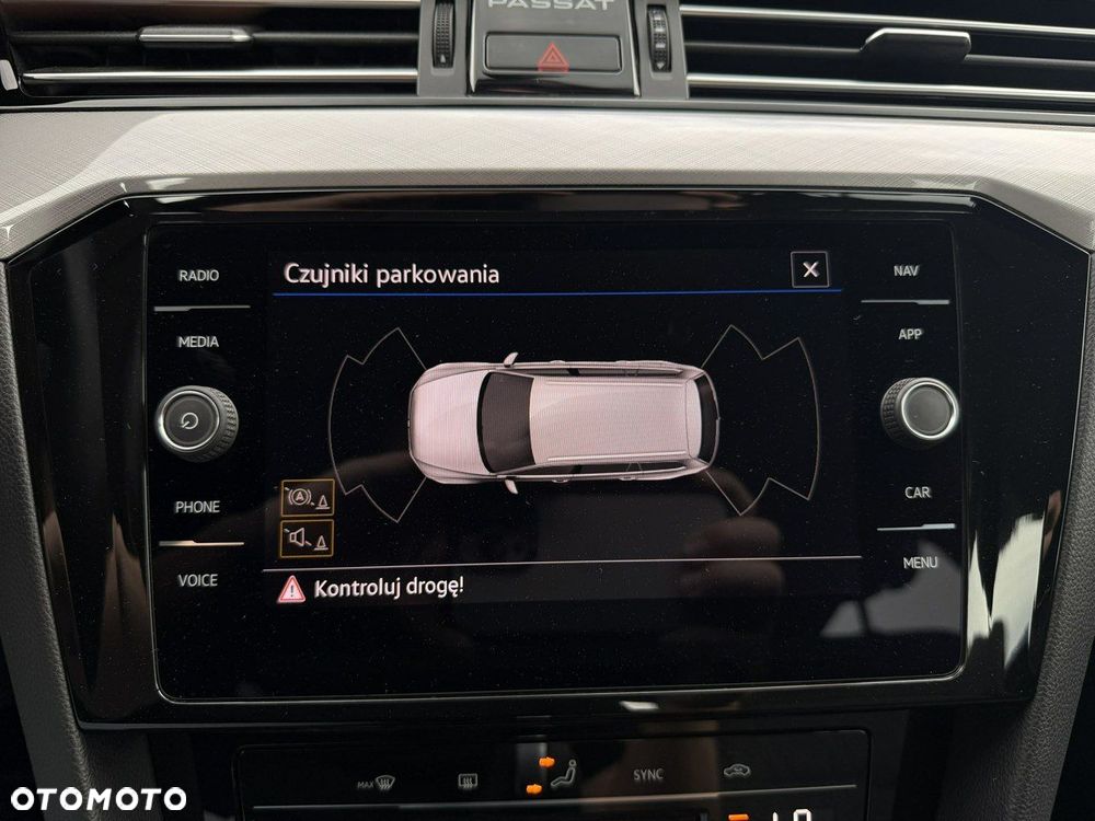 Volkswagen Passat - 25