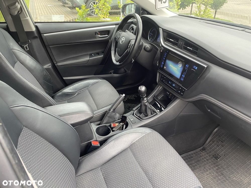 Toyota Corolla 1.6 Prestige EU6 - 13