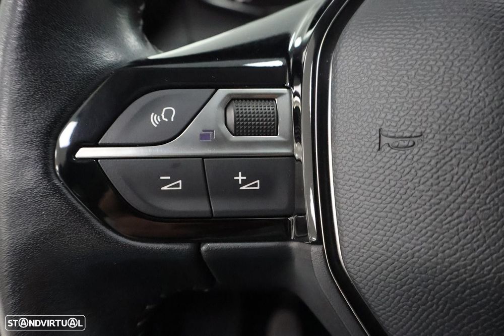 Peugeot 2008 1.2 PureTech Allure - 25