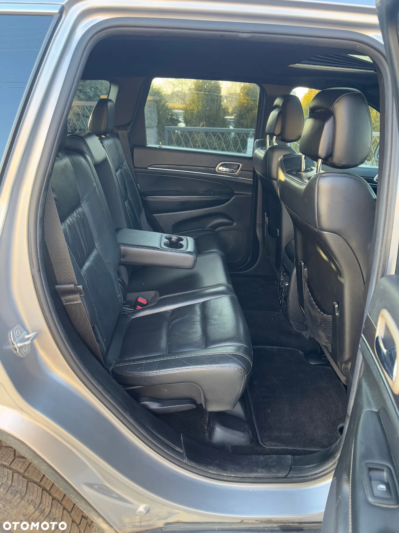 Jeep Grand Cherokee - 23