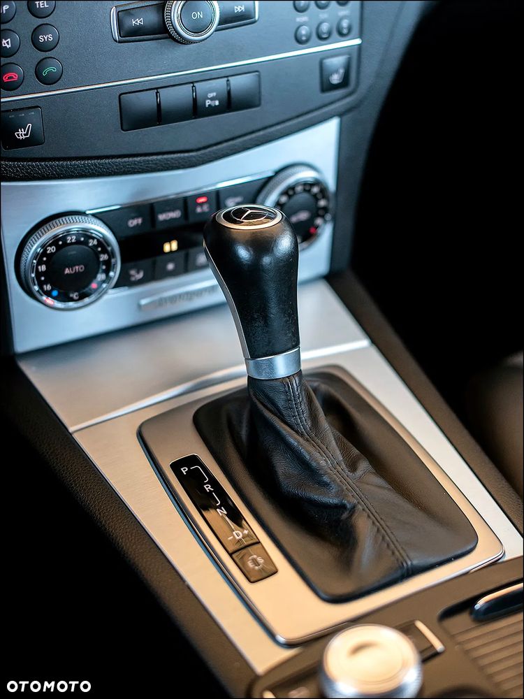 Mercedes-Benz Klasa C 180 BlueEFFICIENCY 7G-TRONIC Avantgarde - 27