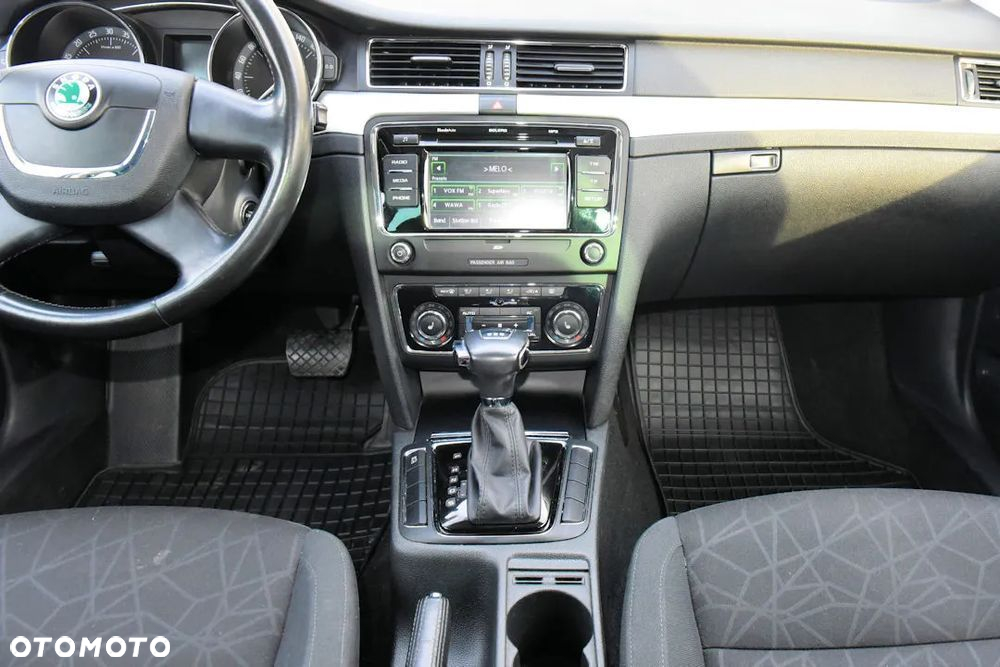 Skoda Superb 2.0 TDI Family DSG - 28