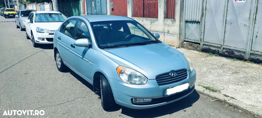 Hyundai Accent - 1