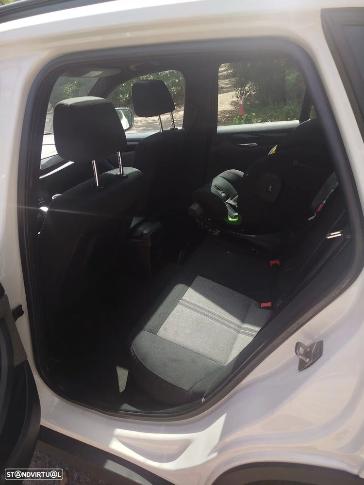 BMW X1 18 d sDrive Auto Line Sport - 9