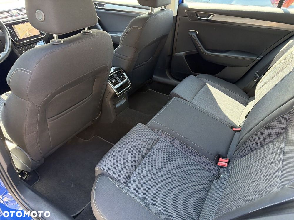 Skoda Superb 2.0 TDI SCR Style DSG - 34