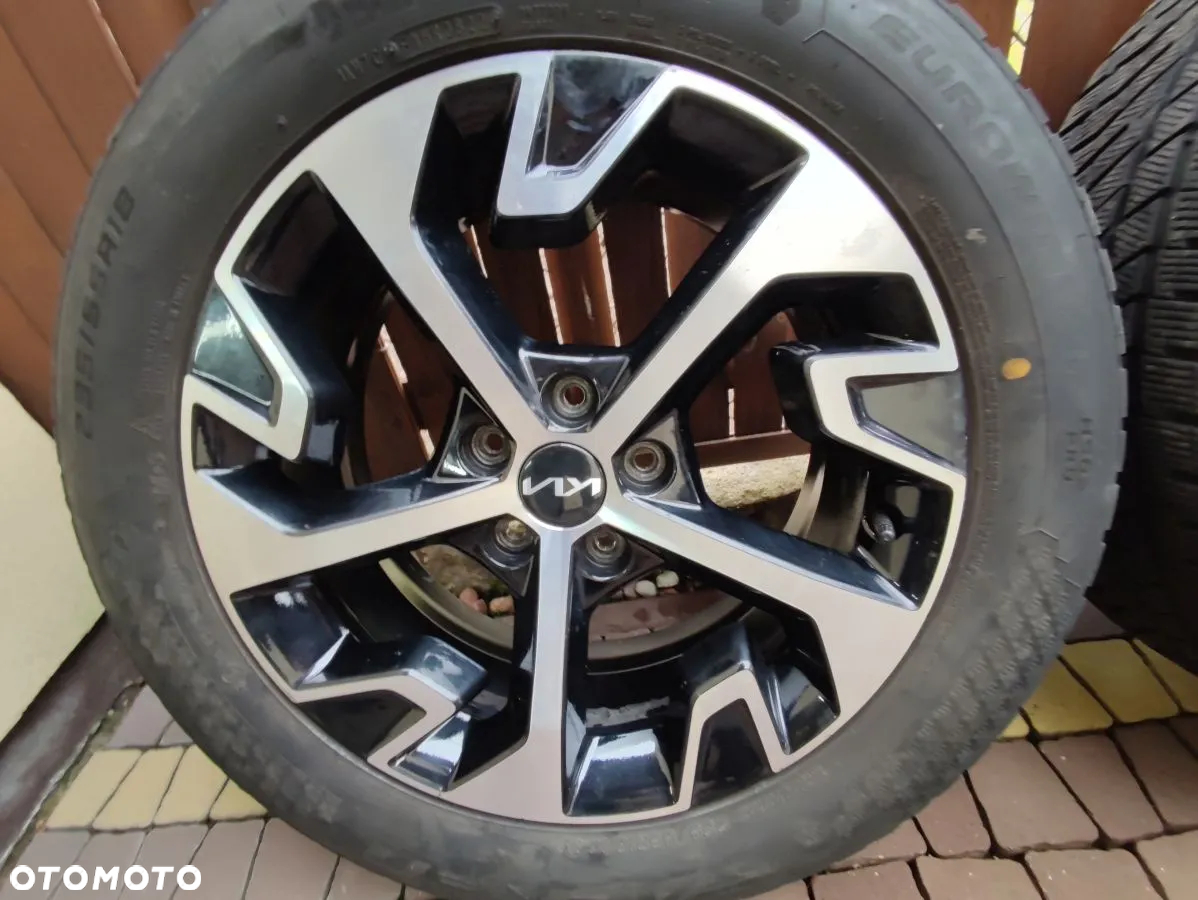KIA SPORTAGE od 2021r Koła z Oponami Zimowymi 235/55 R18 Falken - 2