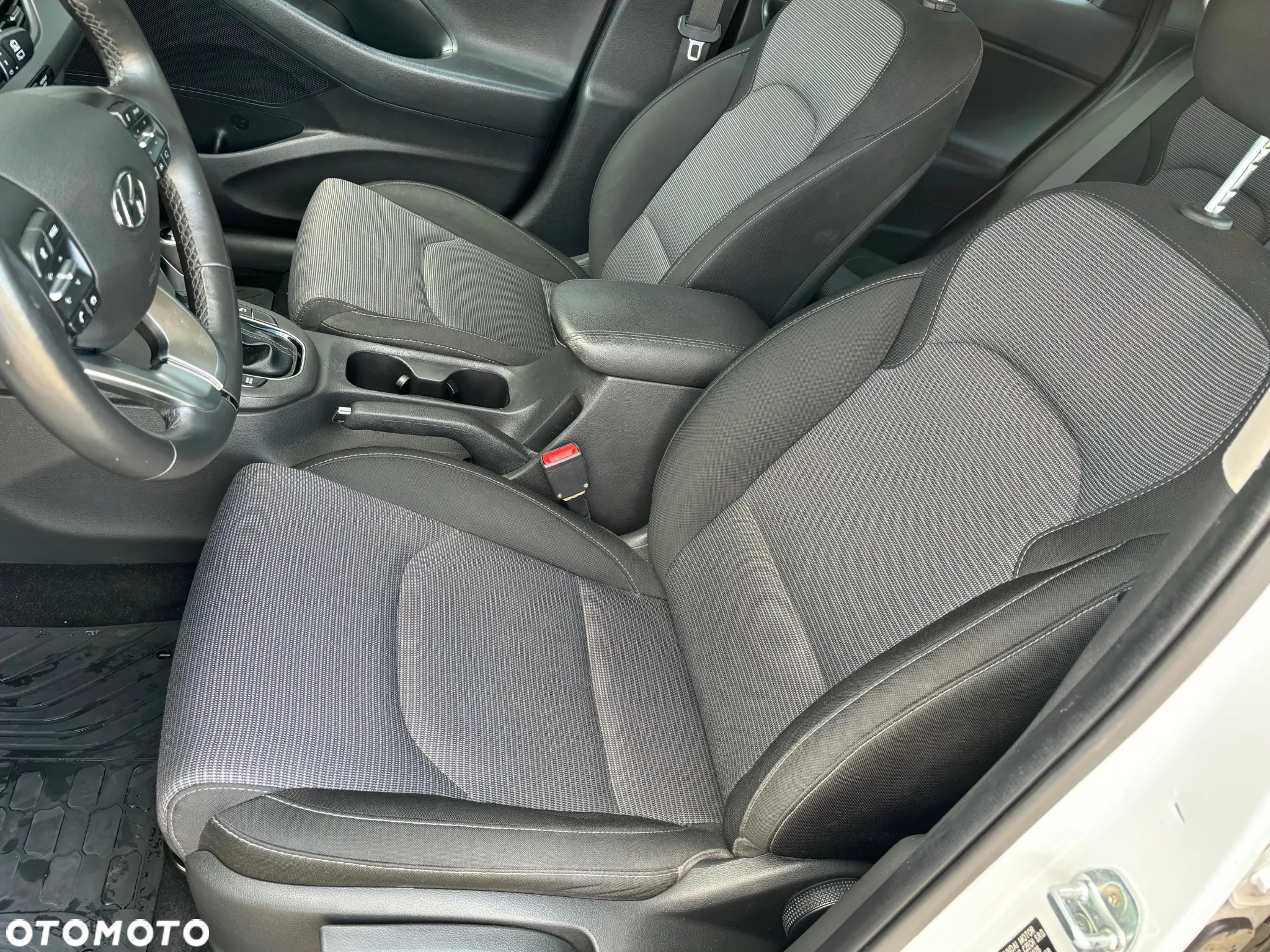 Hyundai i30 1.6 D Classic + DCT - 12