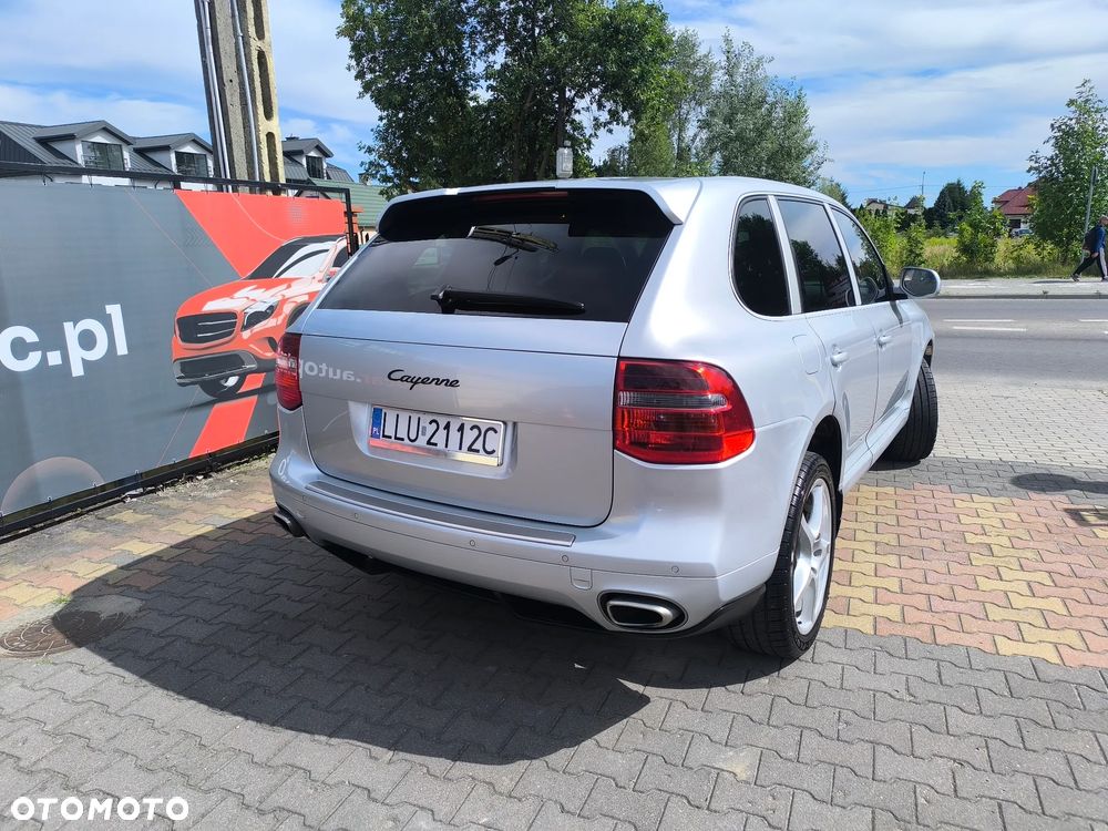 Porsche Cayenne - 4
