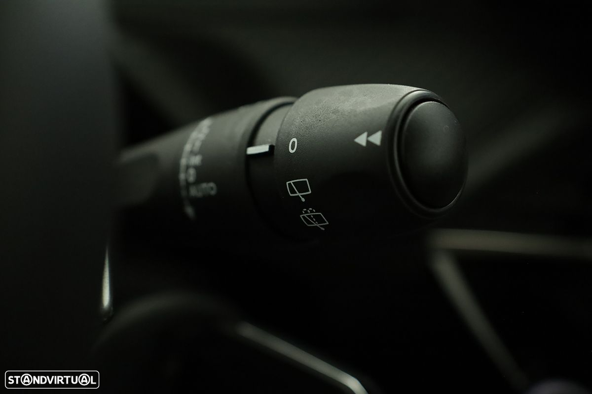 Peugeot 2008 1.2 PureTech Allure EAT8 - 19