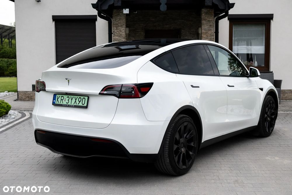 Tesla Model Y - 2