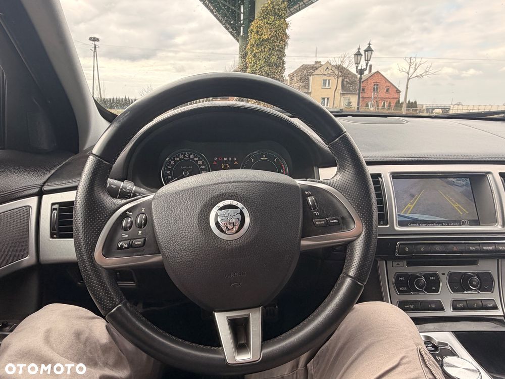 Jaguar XF 2.2 D Premium Luxury - 22