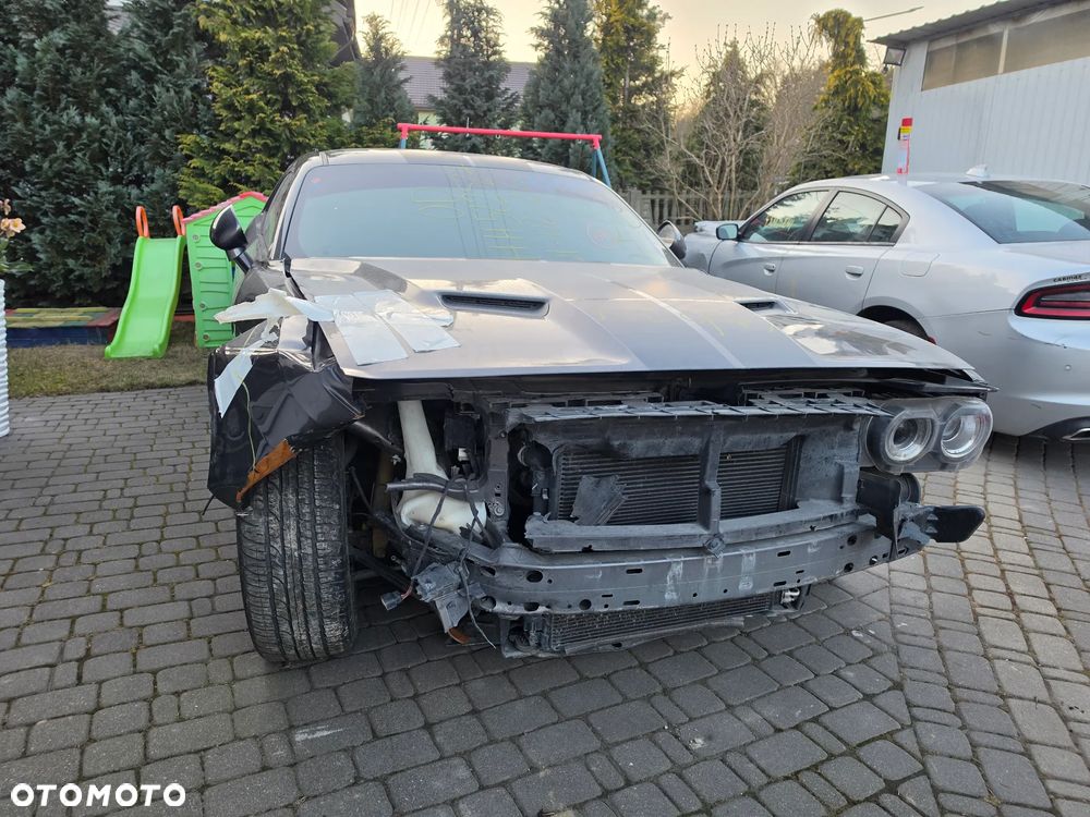 Dodge Challenger - 2