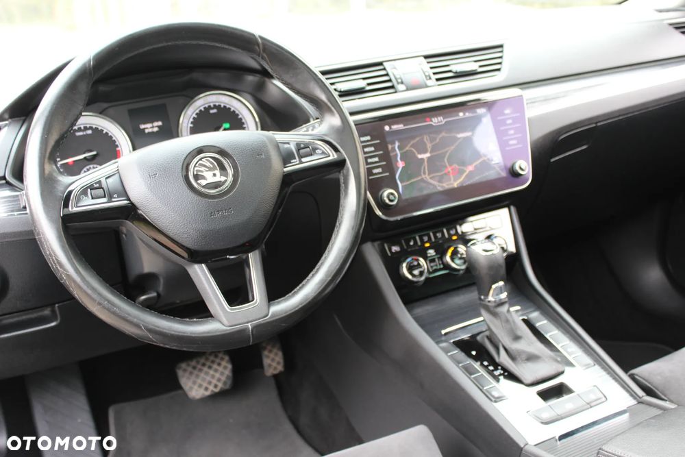 Skoda Superb 2.0 TDI DSG Premium Edition - 9
