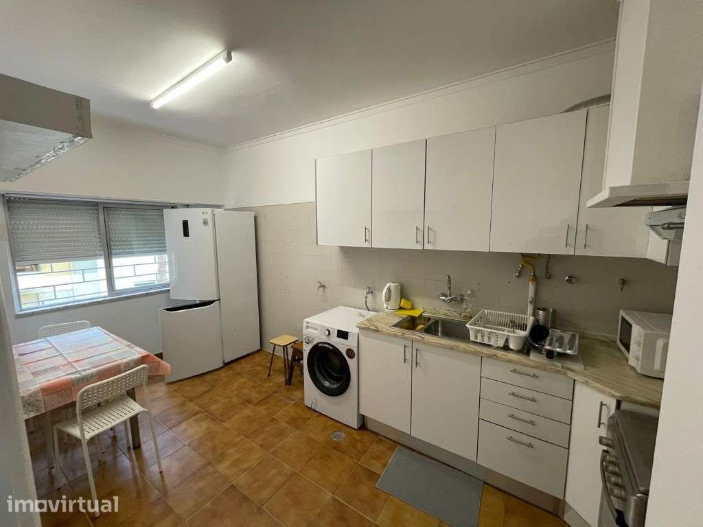 Apartamento T1 localizado a 500 m da estação do metro. - Grande imagem: 3/11