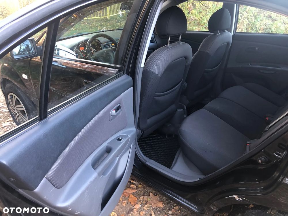 Kia Rio - 15