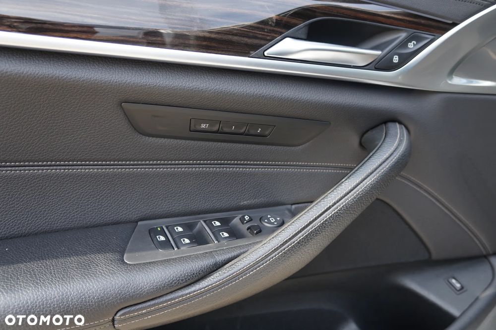 BMW Seria 5 540i xDrive Luxury Line - 16