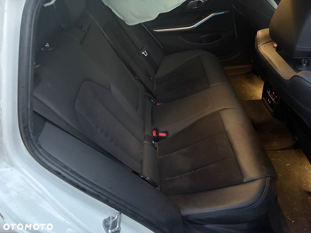 BMW Seria 3 M340d xDrive - 15