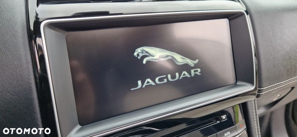 Jaguar F-Pace 20d AWD R-Sport Ingenium Edition - 14