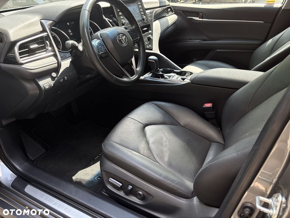 Toyota Camry 2.5 Hybrid Comfort CVT - 25
