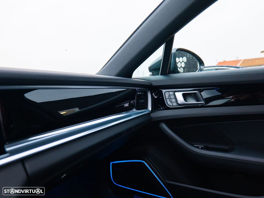 Porsche Panamera Sport Turismo 4 E-Hybrid - 24