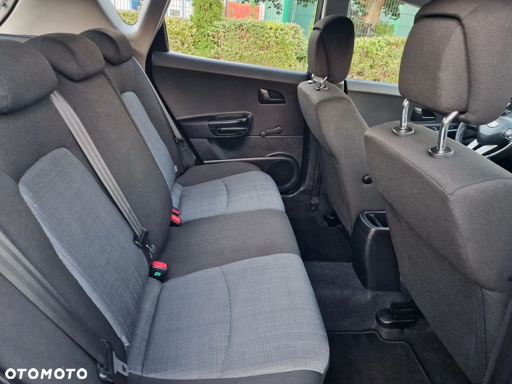 Kia Ceed - 32