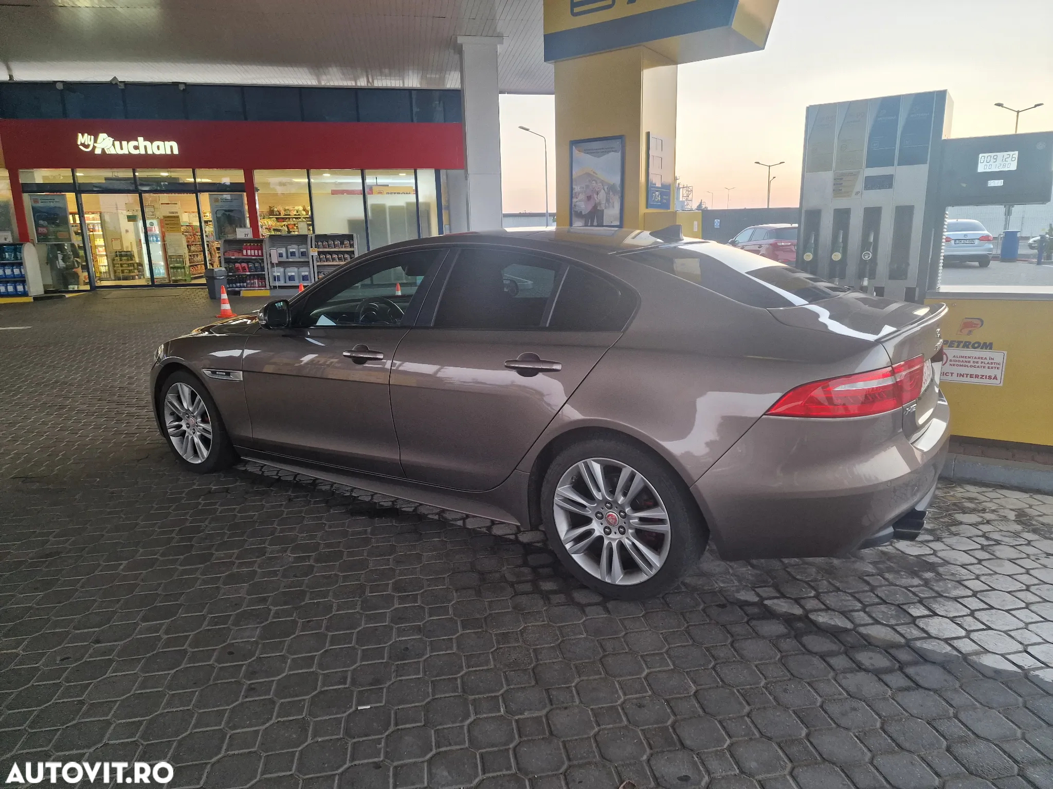 Jaguar XE 20d AWD Aut. R-Sport - 4
