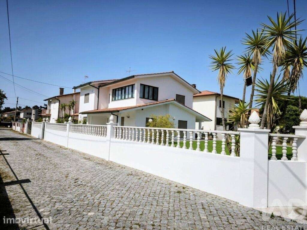 Moradia isolada T3 em Chafé de 266 m2 - Grande imagem: 2/27