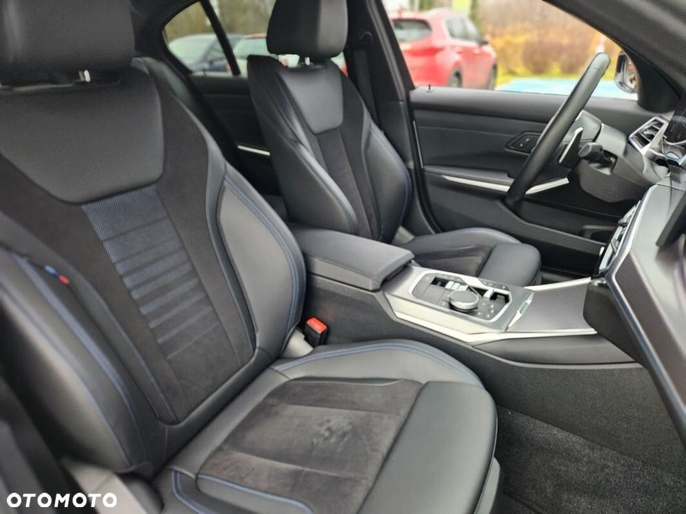 BMW Seria 3 320i xDrive M Sport - 28