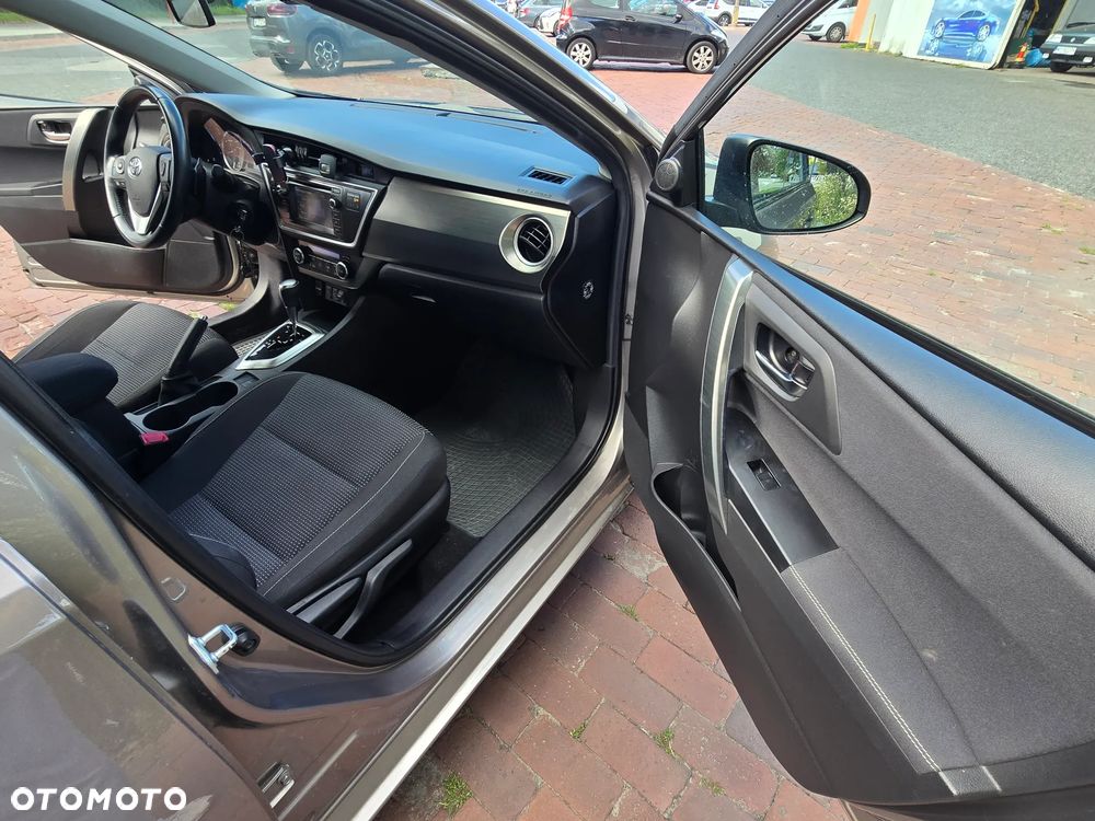 Toyota Auris 1.6 Premium MS - 31