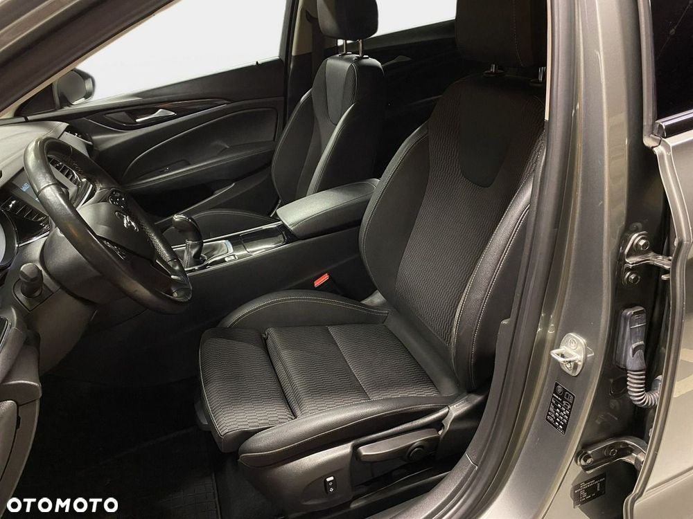Opel Insignia - 34