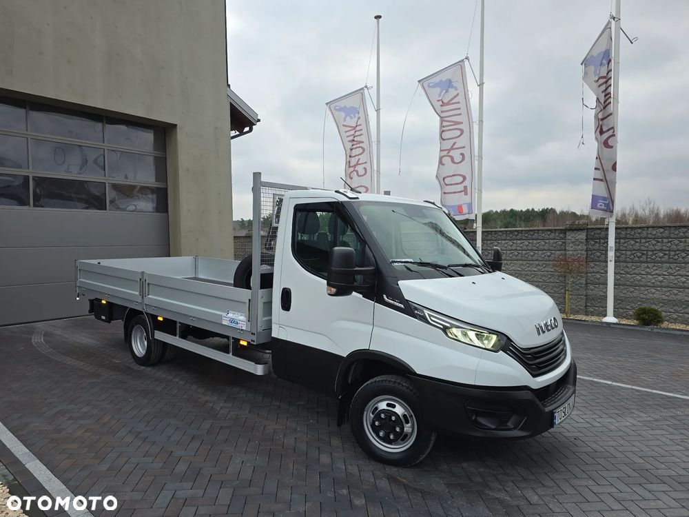 Iveco DAILY DAILY 35C18 / 50C18 HI-MATIC 9PALET 4,50cm Długi 850Kg ŁADOWNOŚĆ SALON PL 39 Tyś km STAN NOWY NOWY NOWY NA GWARANCJI TEMPOMAT FOTEL PNEŁMATYCZNY KLIMATYZACJA AUTOMATYCZNA LEDY BLOKADA MOSTU HAK FABRYCZNY - 1