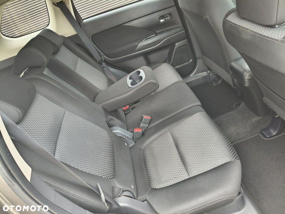Mitsubishi Outlander - 16