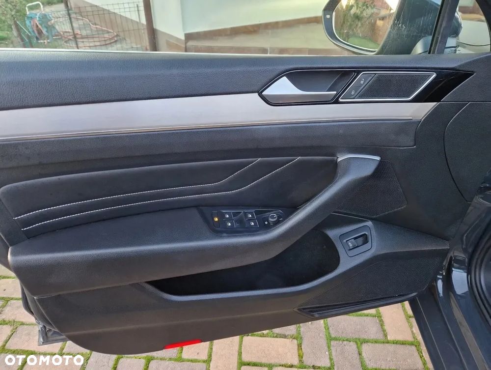Volkswagen Passat 2.0 TDI SCR DSG Highline - 16
