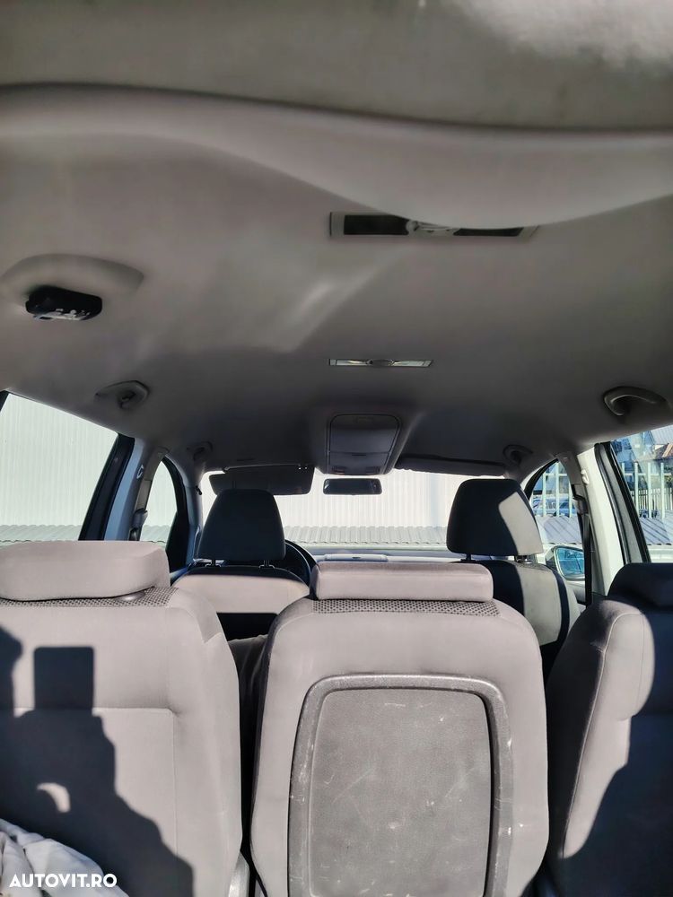 Volkswagen Touran 1.6 TDI BlueMotion Technology Comfortline - 9