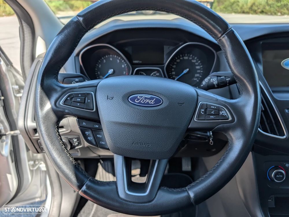 Ford Focus SW 1.0 EcoBoost S&S TITANIUM DESIGN — fotografia 14