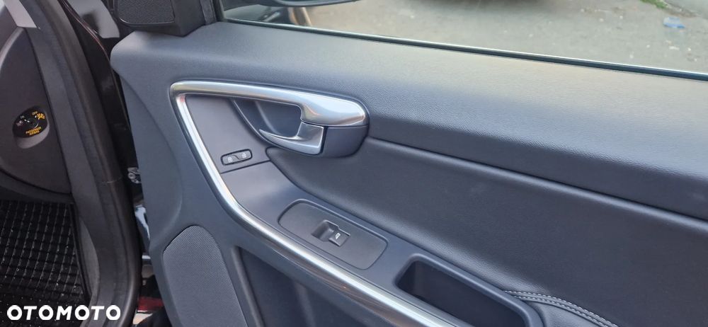 Volvo XC 60 D4 Momentum - 13
