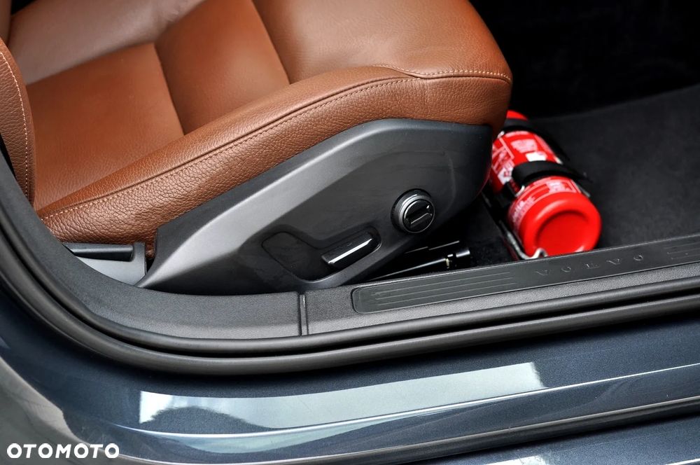 Volvo V60 D3 Momentum Pro - 19
